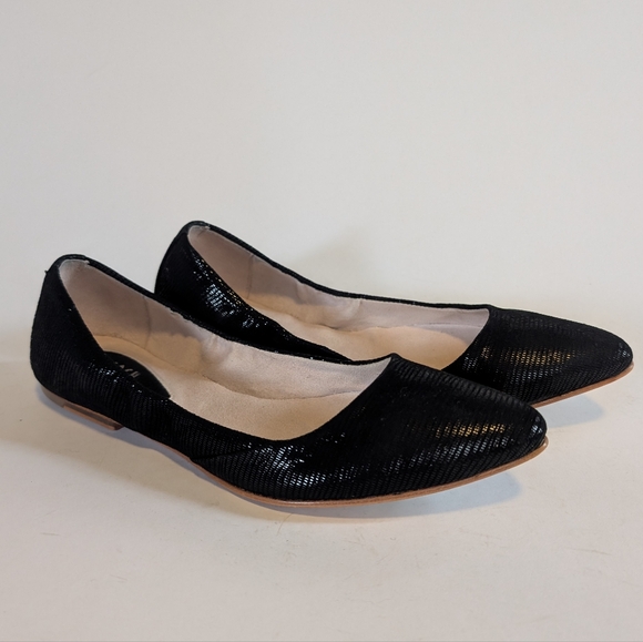 Women's Black Ballet Flats - Picture 2 of 7